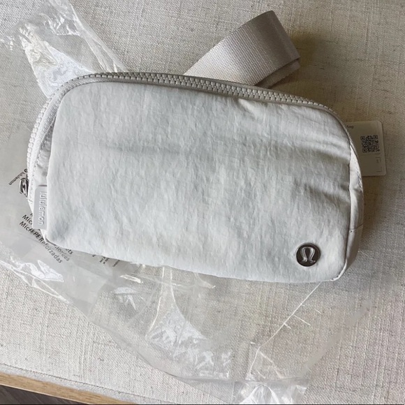 NWT Lululemon Everywhere Belt Bag White Opal - Picture 7 of 8